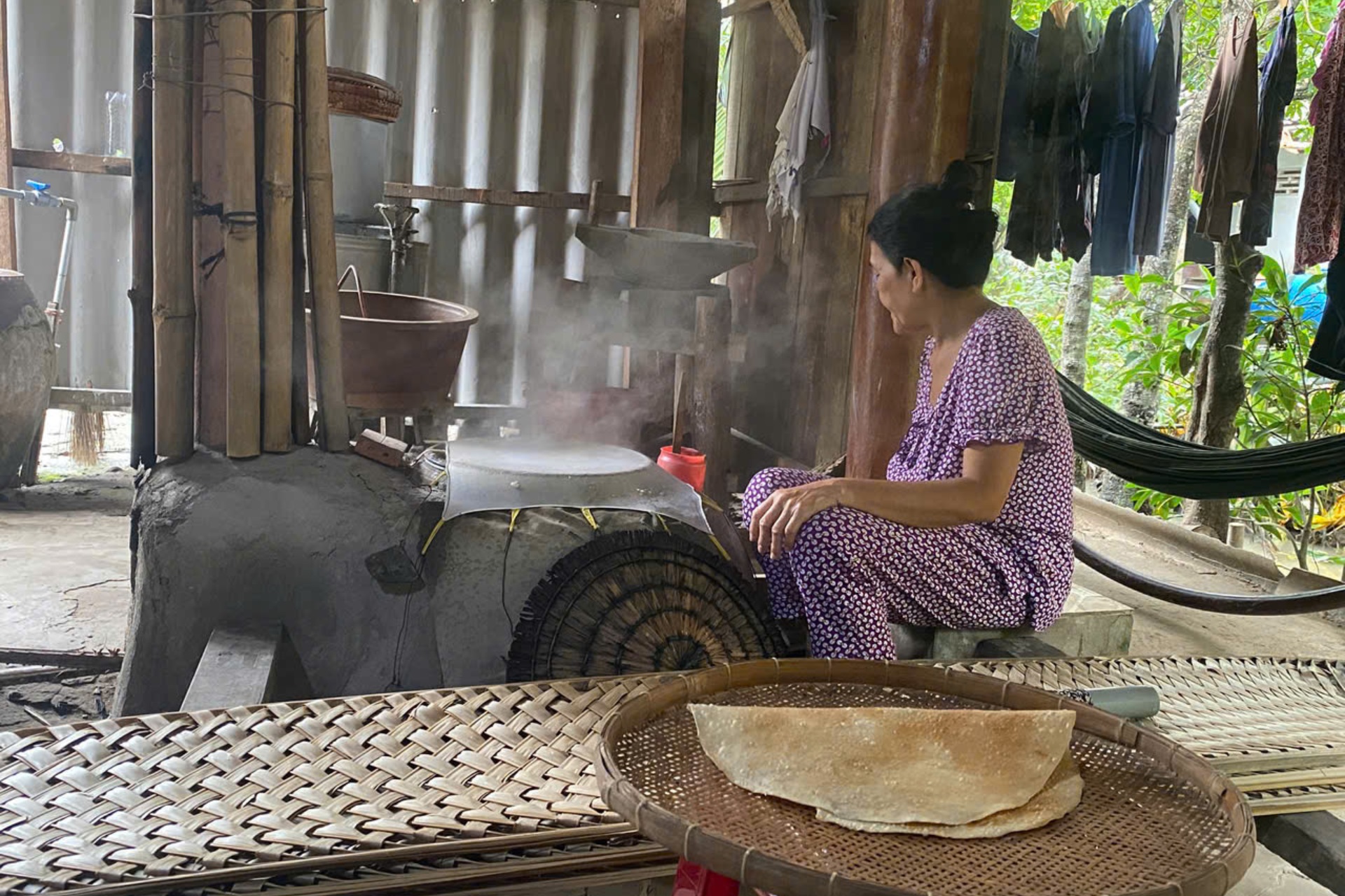 A local rice paper making experience in Ben Tre